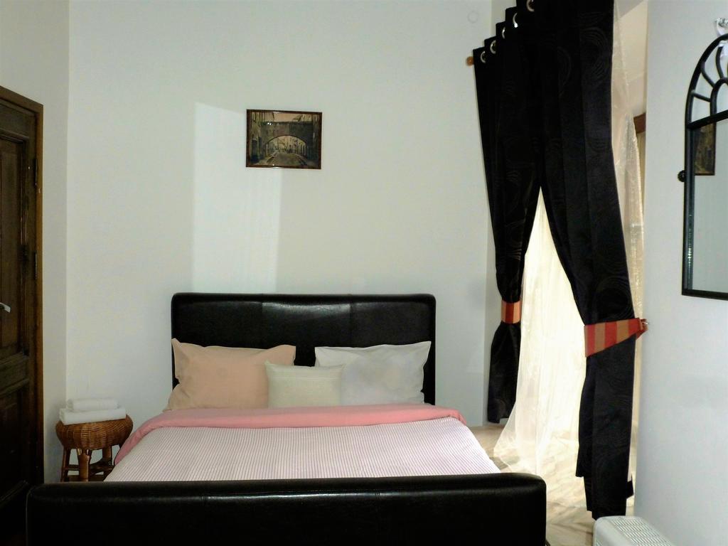 Seven Fridays Pension Vilnius Kamer foto